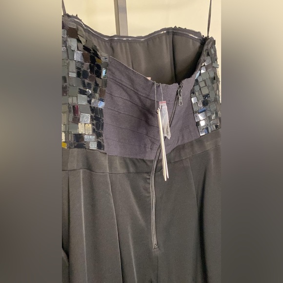 Alice + Olivia
Jeri Sequin Embellished Jumpsuit - Picture 12 of 16